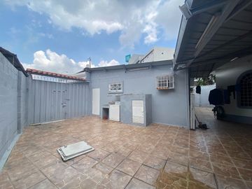 Se vende casa en La Alborada 12ava etapa a dos cuadras de la Av. Rodolfo Baquerizo Nazur