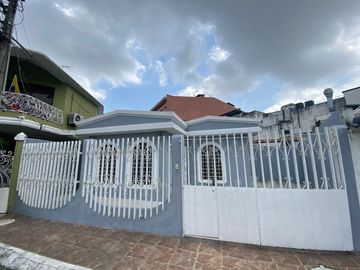 Se vende casa en La Alborada 12ava etapa a dos cuadras de la Av. Rodolfo Baquerizo Nazur