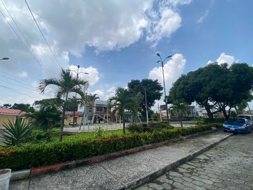 Se vende casa en La Alborada 12ava etapa a dos cuadras de la Av. Rodolfo Baquerizo Nazur