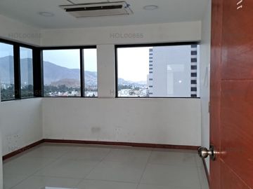 OFICINA EN ALQUILER O VENTA EN SANTIAGO DE SURCO 552m2