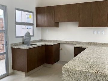 Pre Venta Casa de 1 nivel, cocina semi integral, 2 recamaras, 2 baños, closet, 1 cochera,Fracc. Cerrado