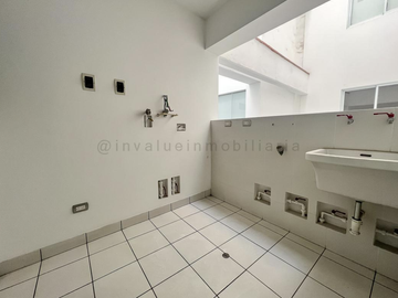 AMPLIO DPTO EN LAS MIMOSAS / 2 COCHERAS / DORM C/ BAÑO