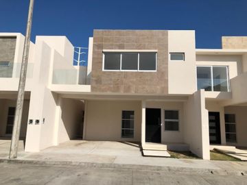 Casa Nueva 2 niveles, 3 recamaras, 2.5 baños, bi cochera, fracc cerrado.