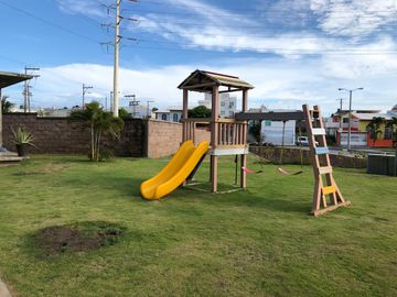 Casa Nueva 2 niveles, 3 recamaras, 2.5 baños, bi cochera, fracc cerrado.