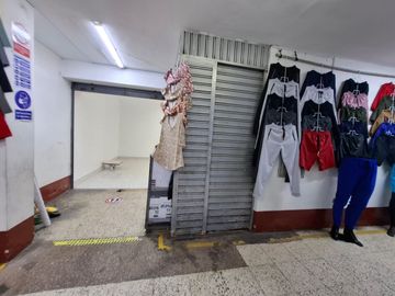VENDO LOCAL COMERCIAL EN EL EMPORIO DE GAMARRA