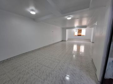 VENDO LOCAL COMERCIAL EN EL EMPORIO DE GAMARRA