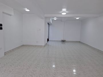 VENDO LOCAL COMERCIAL EN EL EMPORIO DE GAMARRA