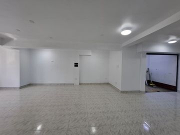 VENDO LOCAL COMERCIAL EN EL EMPORIO DE GAMARRA