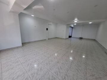 VENDO LOCAL COMERCIAL EN EL EMPORIO DE GAMARRA