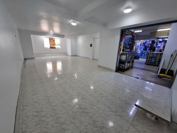 VENDO LOCAL COMERCIAL EN EL EMPORIO DE GAMARRA