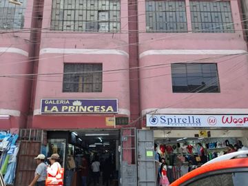 VENDO LOCAL COMERCIAL EN EL EMPORIO DE GAMARRA
