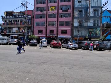 VENDO LOCAL COMERCIAL EN EL EMPORIO DE GAMARRA