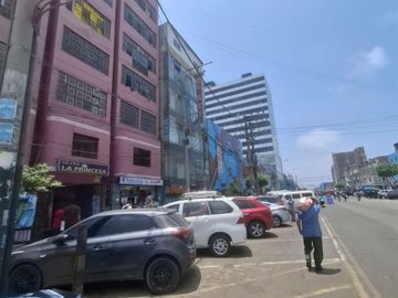 VENDO LOCAL COMERCIAL EN EL EMPORIO DE GAMARRA