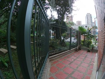 VENTA CASA CON 3  PLANTAS