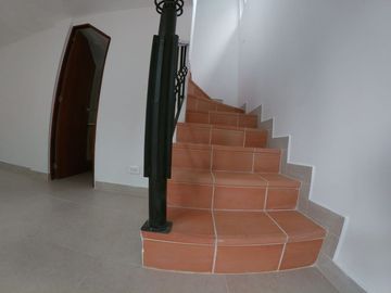 VENTA CASA CON 3  PLANTAS