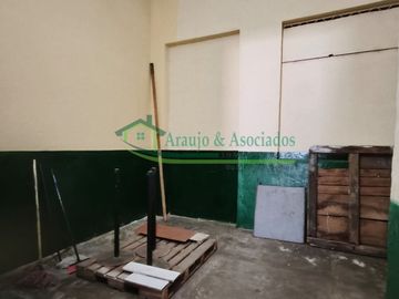 Vendemos local con depósito cerca a la plaza de mercado de Girardot.