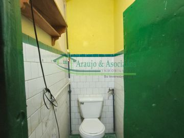 Vendemos local con depósito cerca a la plaza de mercado de Girardot.