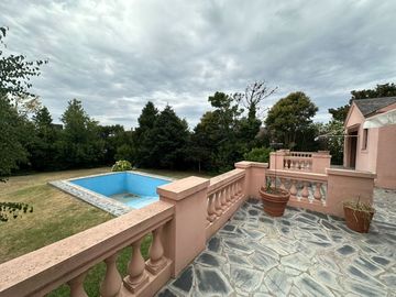 Avenida Bolivar casa a la venta.