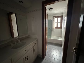Avenida Bolivar casa a la venta.