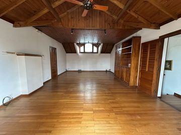 Avenida Bolivar casa a la venta.