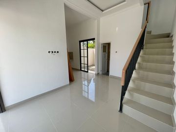 JUAL RUMAH READY STOCK 2 LANTAI PUSPIPTEK SERPONG TANGSEL 700 JUTA-AN, SHM