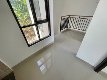 JUAL RUMAH READY STOCK 2 LANTAI PUSPIPTEK SERPONG TANGSEL 700 JUTA-AN, SHM