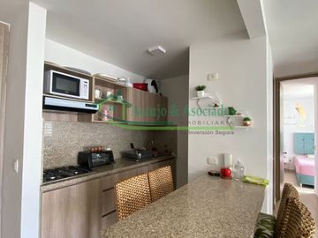 Vendemos hermoso apartamento amoblado en Conjunto.