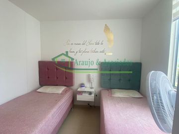 Vendemos hermoso apartamento amoblado en Conjunto.