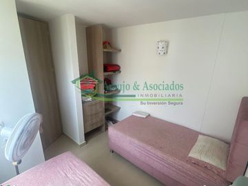 Vendemos hermoso apartamento amoblado en Conjunto.