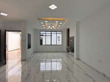CASA EN VENTA EN URBANIZACION NUEVO PORTON, VIA LA BENGALA