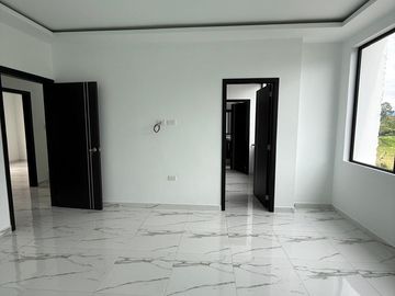 CASA EN VENTA EN URBANIZACION NUEVO PORTON, VIA LA BENGALA