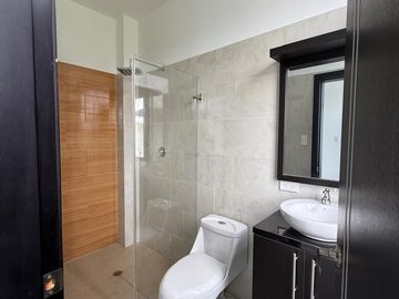 CASA EN VENTA EN URBANIZACION NUEVO PORTON, VIA LA BENGALA