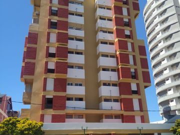 3 AMBIENTES  - VENTA - GESELL CENTRO - RECICLADO - VISTA AL MAR Y COCHERA
