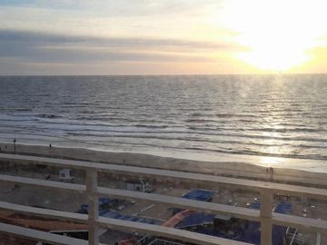 3 AMBIENTES  - VENTA - GESELL CENTRO - RECICLADO - VISTA AL MAR Y COCHERA