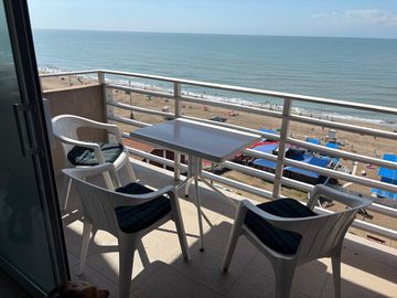 3 AMBIENTES  - VENTA - GESELL CENTRO - RECICLADO - VISTA AL MAR Y COCHERA