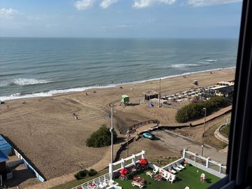 3 AMBIENTES  - VENTA - GESELL CENTRO - RECICLADO - VISTA AL MAR Y COCHERA