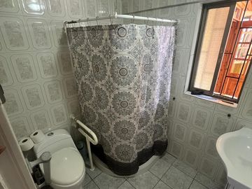 Casa Ampliada en terreno de 260 m² a pasos de Av. Portales, Maipú.