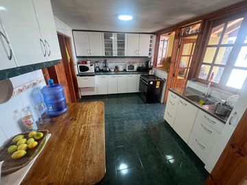 Casa Ampliada en terreno de 260 m² a pasos de Av. Portales, Maipú.