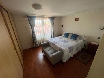Casa Ampliada en terreno de 260 m² a pasos de Av. Portales, Maipú.