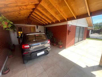 Casa Ampliada en terreno de 260 m² a pasos de Av. Portales, Maipú.