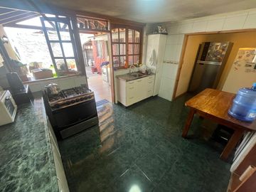 Casa Ampliada en terreno de 260 m² a pasos de Av. Portales, Maipú.
