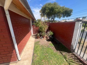 Casa Ampliada en terreno de 260 m² a pasos de Av. Portales, Maipú.