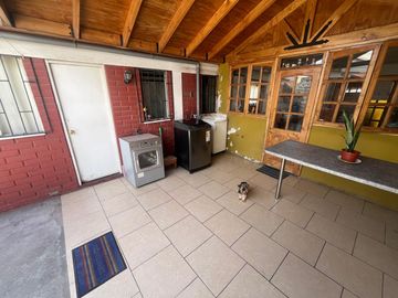 Casa Ampliada en terreno de 260 m² a pasos de Av. Portales, Maipú.