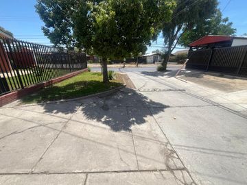 Casa Ampliada en terreno de 260 m² a pasos de Av. Portales, Maipú.