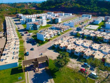 Casa de dos niveles con 3 habitaciones en fraccionamiento en Puerto Vallarta