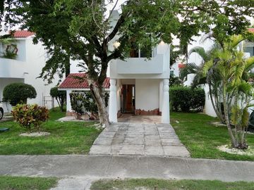 CASA EN PLAYACAR