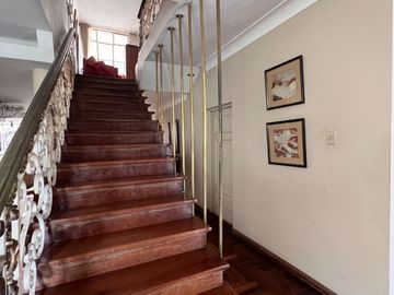 AMPLIA CASA EN EL LIMITE DE LINCE Y SAN ISIDRO EN VENTA