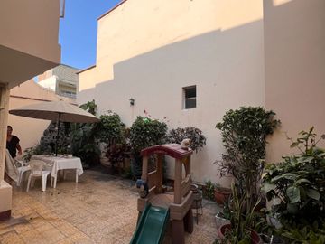 AMPLIA CASA EN EL LIMITE DE LINCE Y SAN ISIDRO EN VENTA