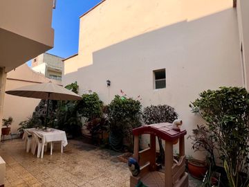 AMPLIA CASA EN EL LIMITE DE LINCE Y SAN ISIDRO EN VENTA