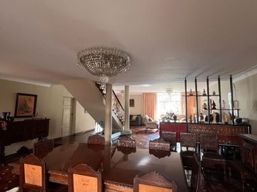 AMPLIA CASA EN EL LIMITE DE LINCE Y SAN ISIDRO EN VENTA